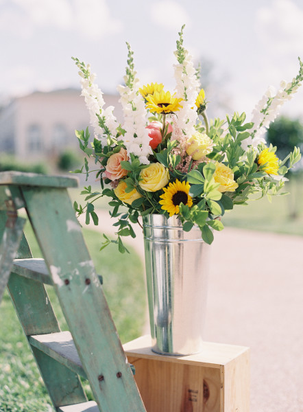 sunflower-wedding-outdoor-ceremony-morais-vineyard-virginia-wedding